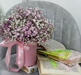 Композиция из воздушной гипсофилы в розовых оттенках.